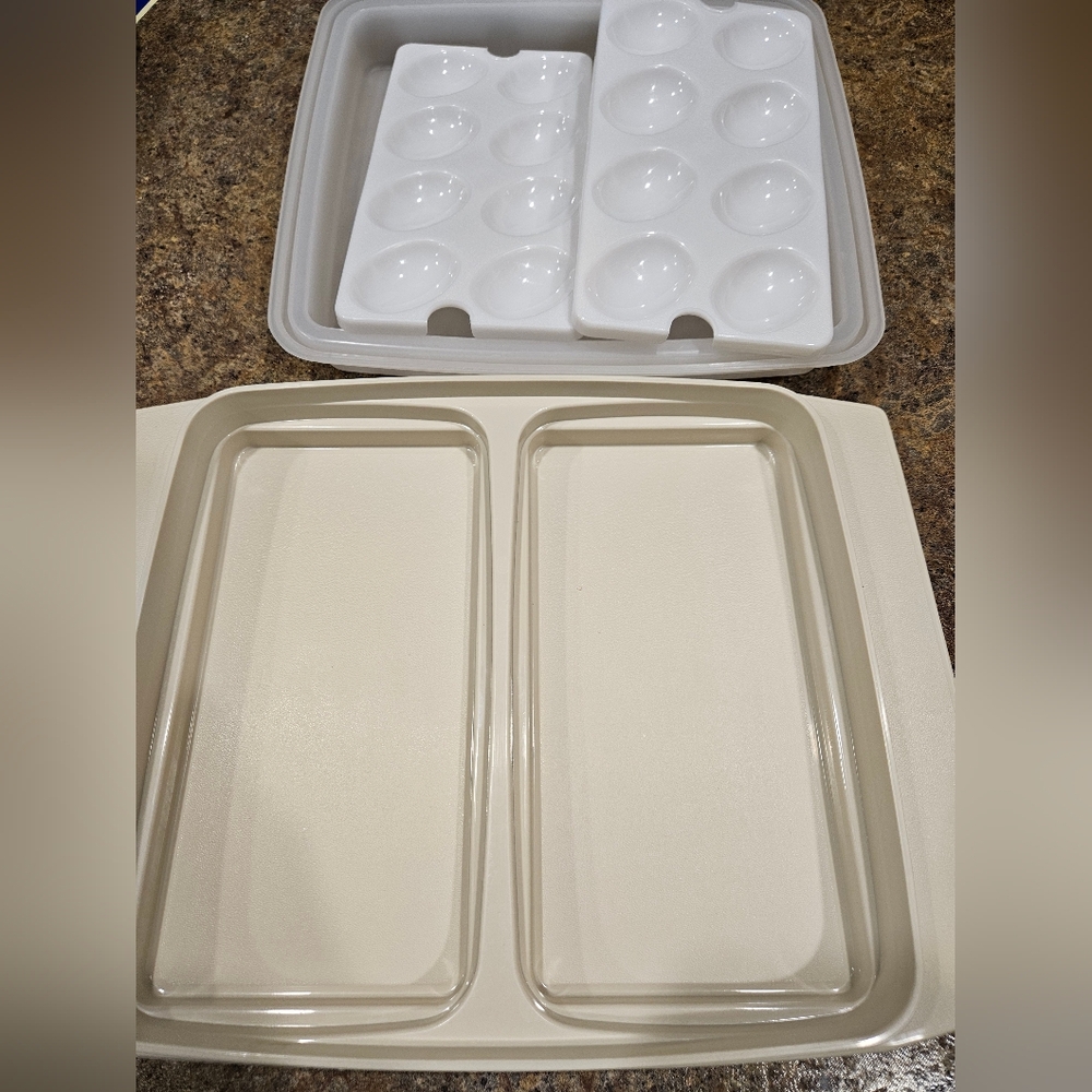 Vintage TUPPERWARE Deviled Egg Keeper Carrier Tray with 2 Egg Holders + Lid - Picture 3 of 5